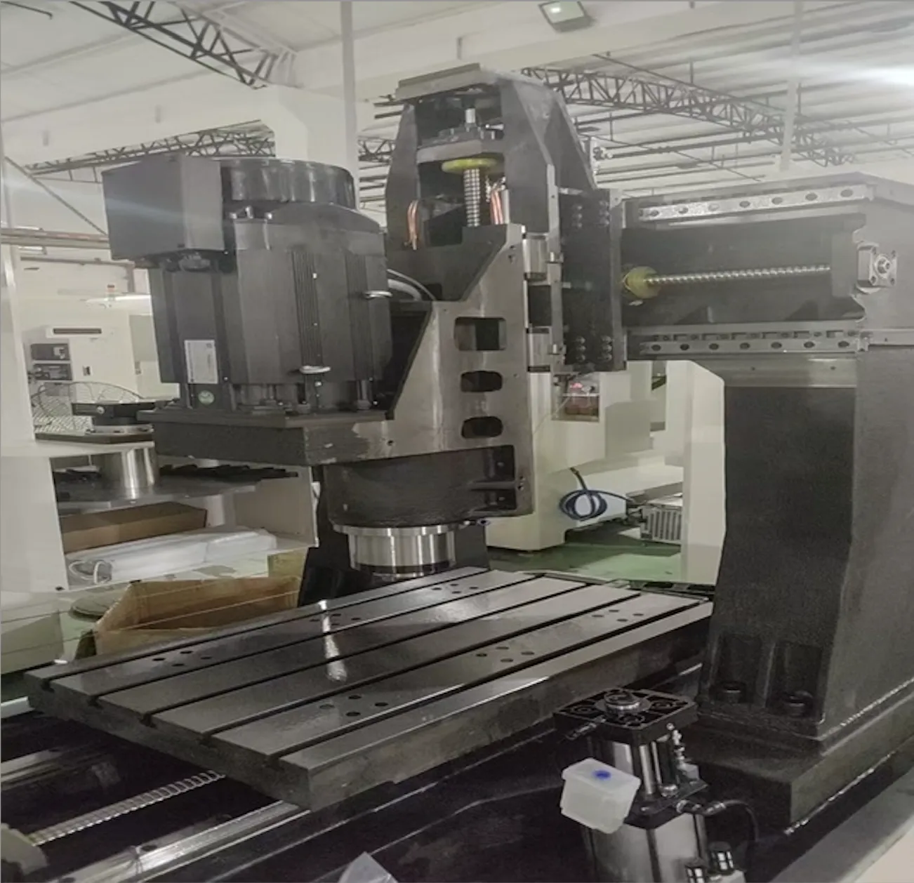 Фрезерно-гравировальный центр YD-850 (ЧПУ Huazhong CNC 818)