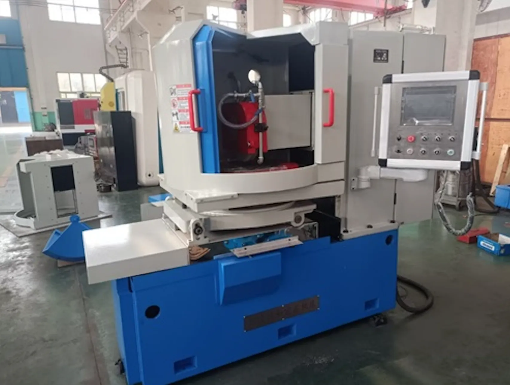 Плоскошлифовальный станок с круглым столом с горизонтальным валом M7363PLC