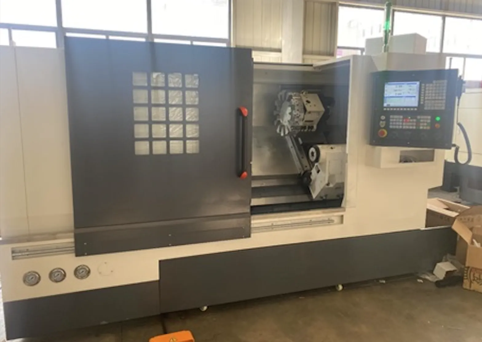 Токарный станок с ЧПУ CKX500L/2000