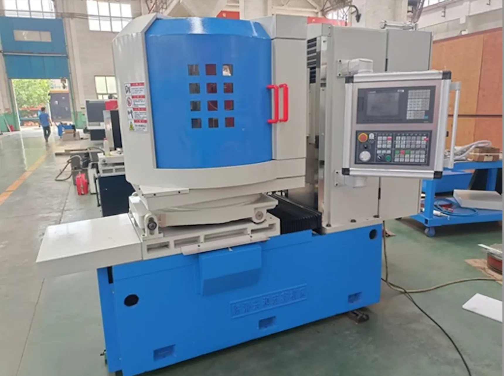 Плоскошлифовальный станок с круглым столом с горизонтальным валом M7363PLC